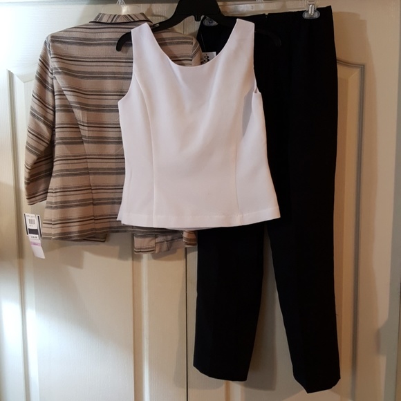 NWT. K Petite 3 Pc. Suit. Pants, Top, Jacket. 6P - Picture 2 of 8